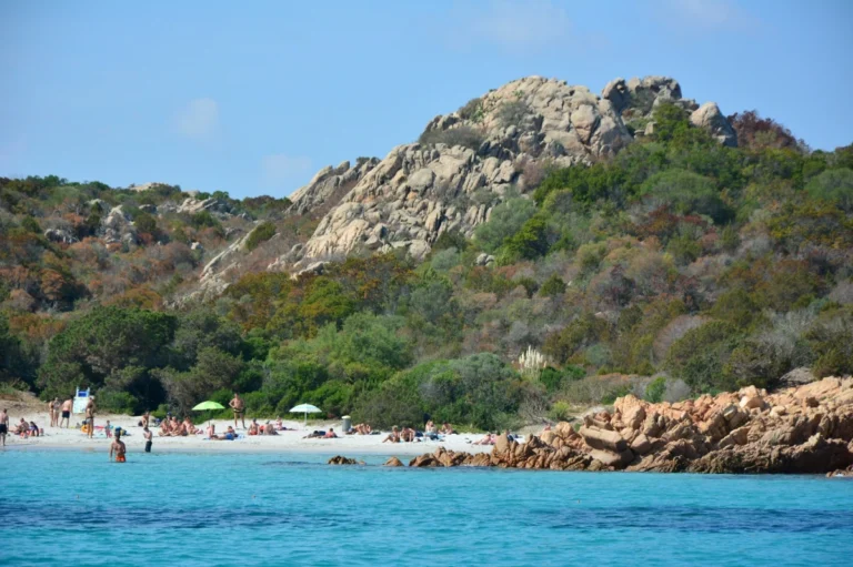 escursione-costa-smeralda-in-gommone-002-DST-sardegna