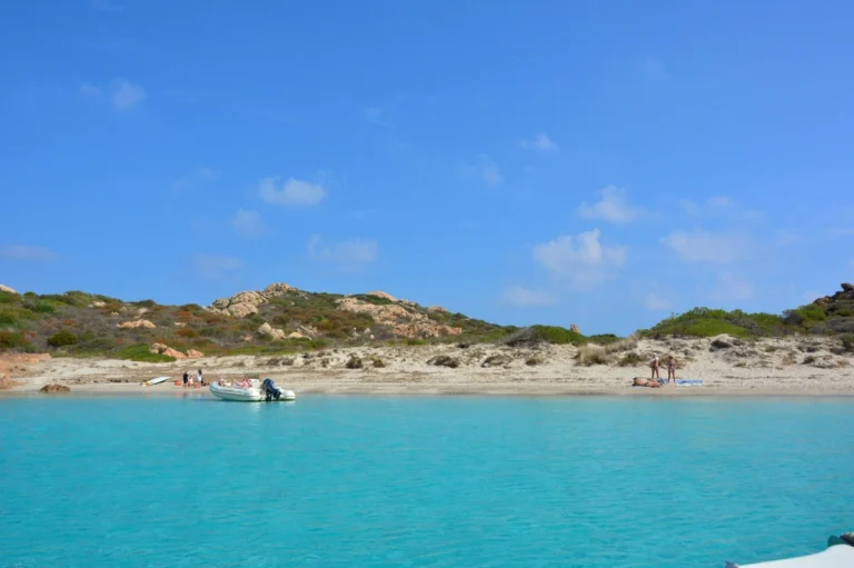 escursione-costa-smeralda-in-gommone-003-DST-sardegna