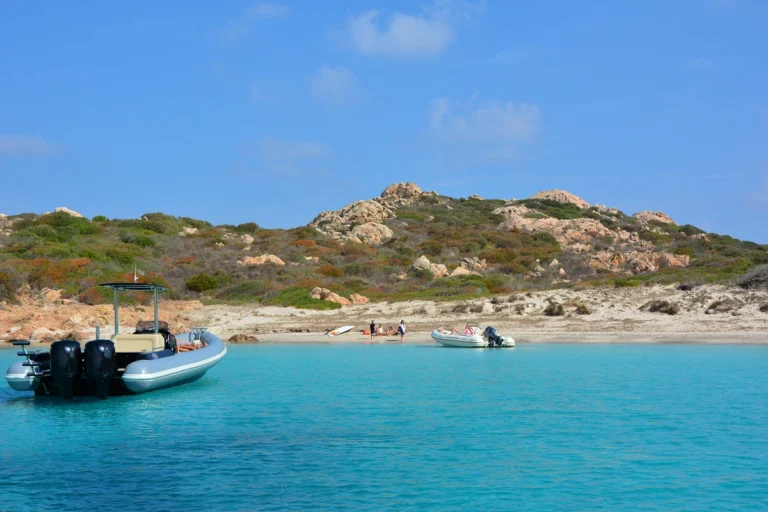 escursione-costa-smeralda-in-gommone-005-DST-sardegna